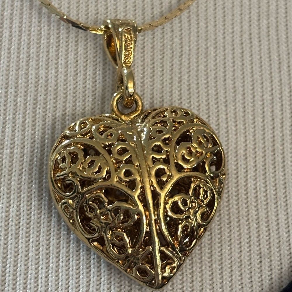Vintage Gold Tone Filigree Heart Pendant Necklace — Marked Korea, 1970s–1980s - Picture 2 of 3